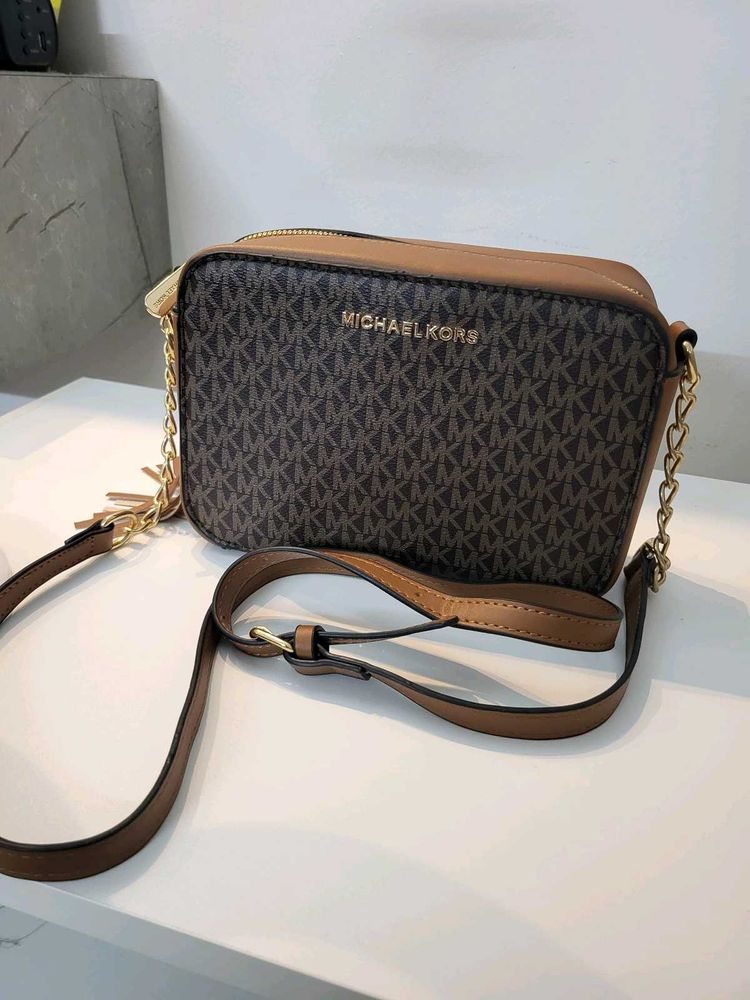 NEW MICHEAL KORS SLING BAG