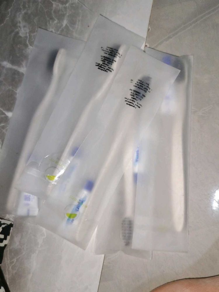5 combo of Toothbrush with toothpaste