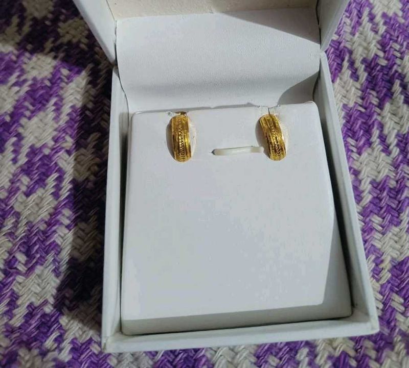 18crt gold hoops earrings