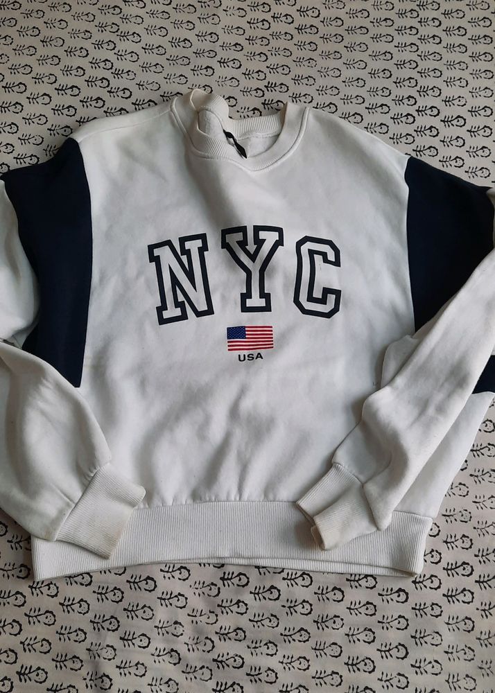 H&amp;M, DIVIDED white NYC sweatshirt