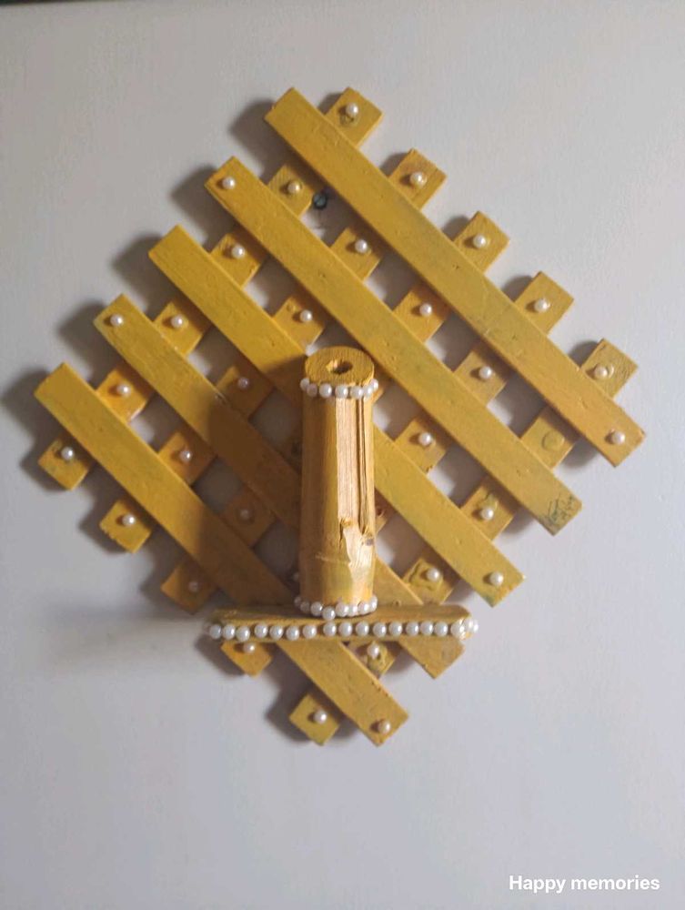 Golden Glimmer Wall Holder