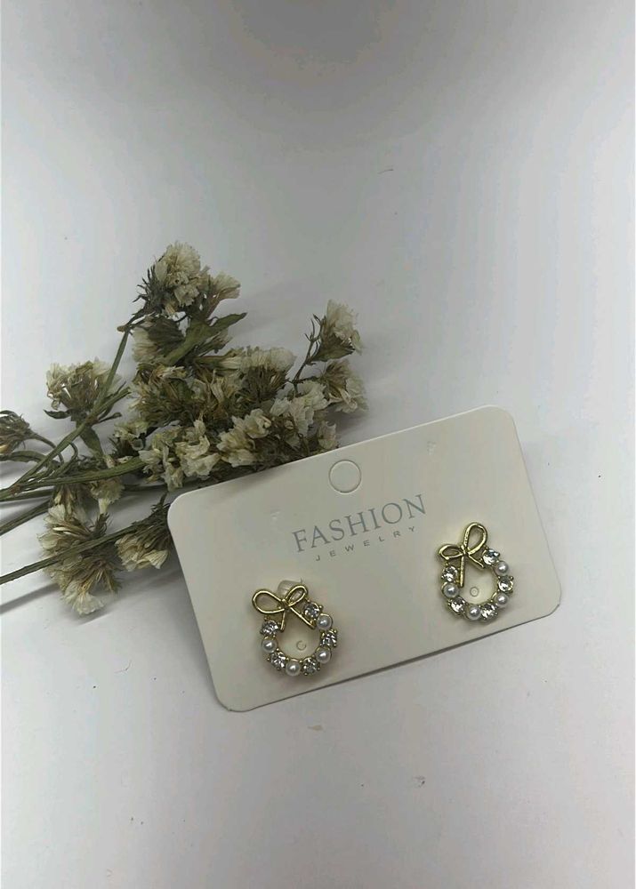 ✨ Pearl Wreath Bow Studs