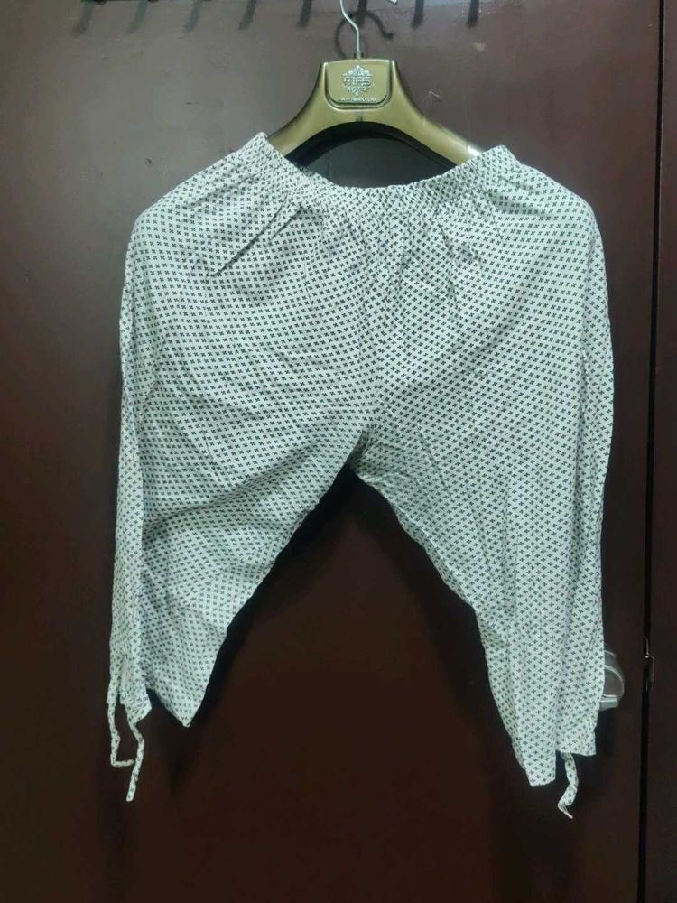 Patterned Capri Pants