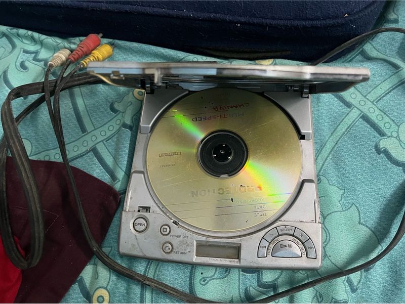 Portable CD Player Working