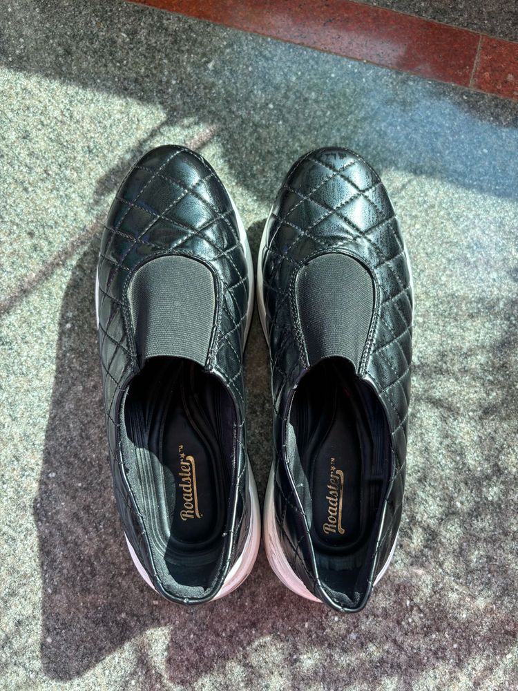 Roadster Black Quilted Shoes