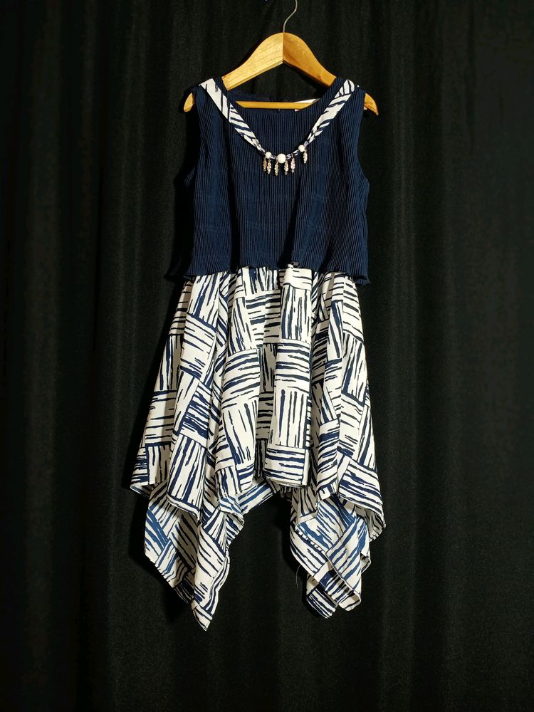 Chic Navy &amp; White Print Dress