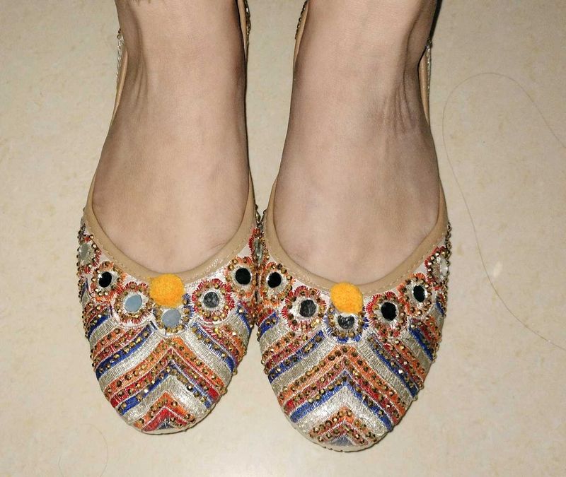 Embroidered Ethnic Jutti Flats