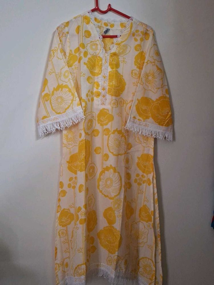 Beautiful Kurta Set In Floral Pattern
