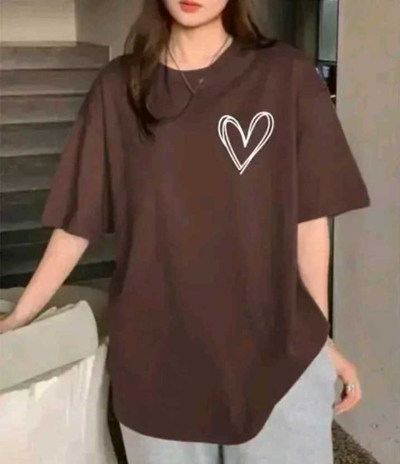 woman black t shirt over size trust no one