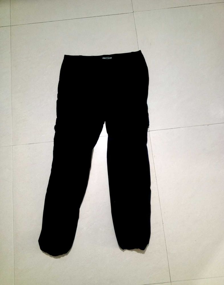 black cargo 4 pocket jeans new condition non used