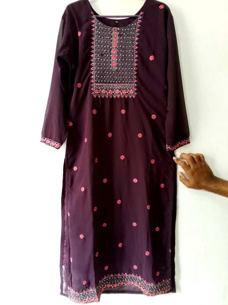 Elegant Embroidered Kurti