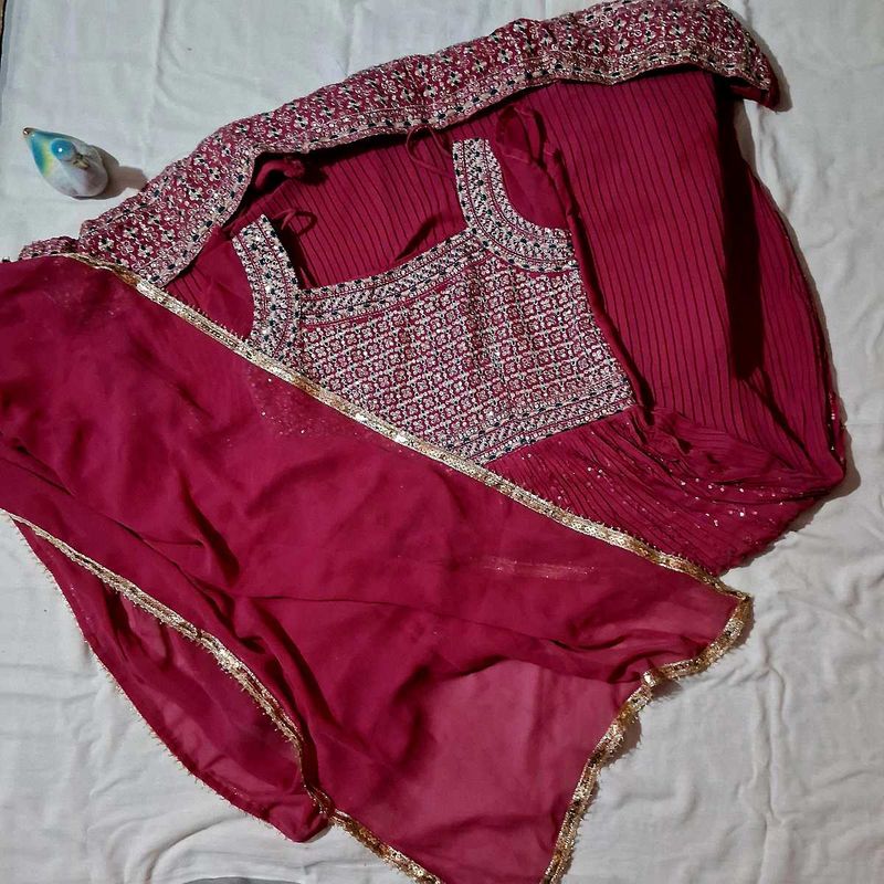 Elegant Ethnic Kurta Set &amp; Dupatta