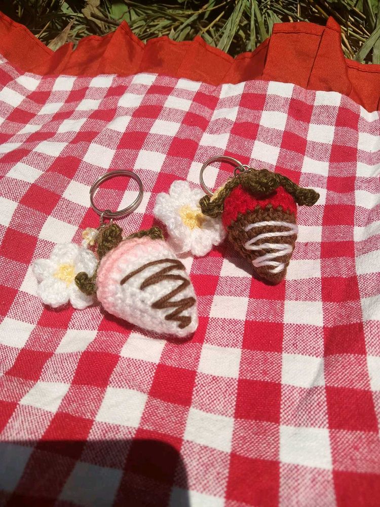 Crocheted Cute Choco-dipped Strawberry Keychain ?