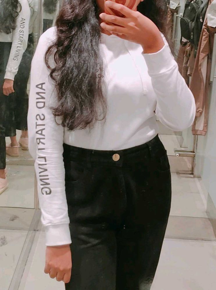 Stylish White Sweatshirt