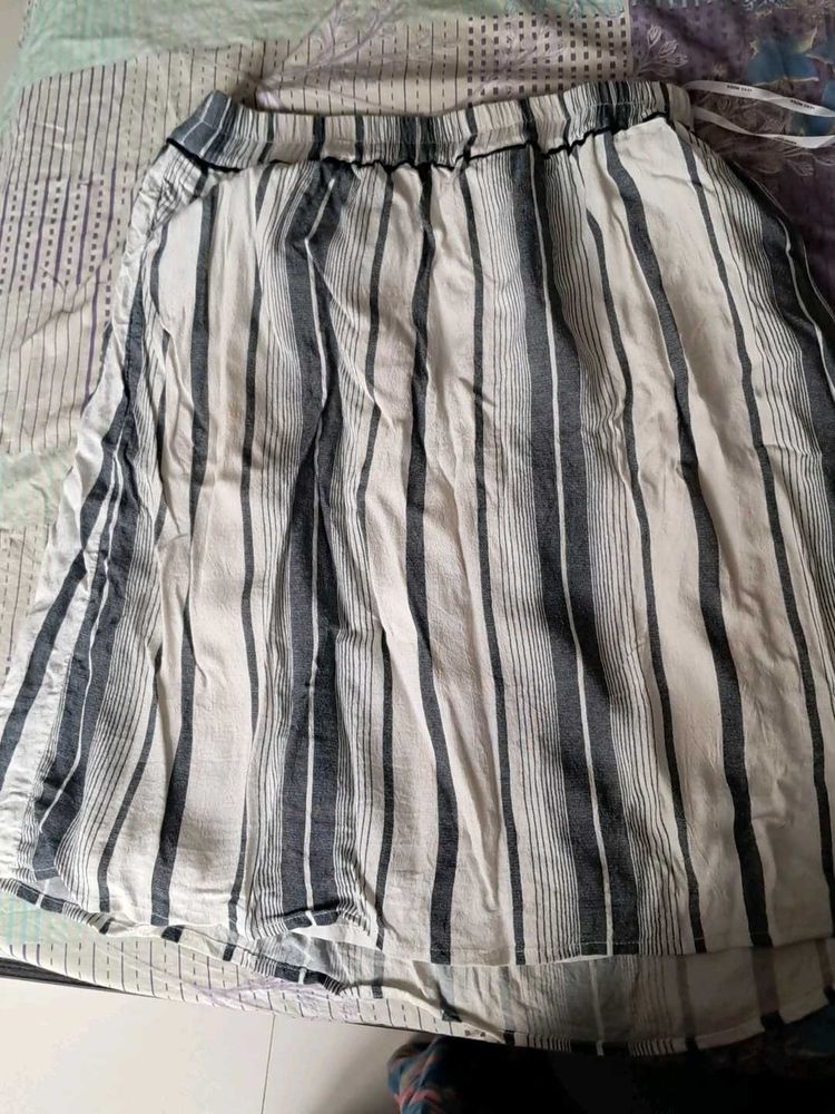 T Shirt M And Skirt