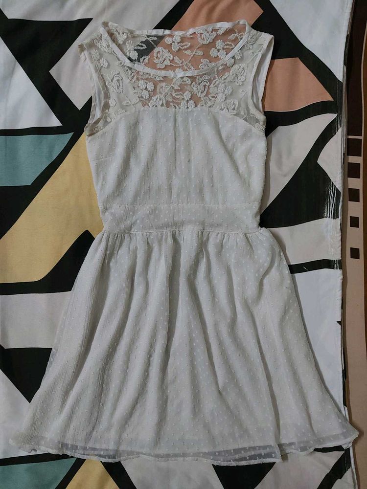 White Lace Sleeveless Dress