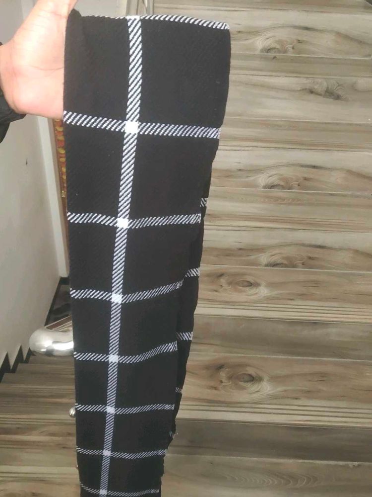 Black &amp; White Plaid Scarf