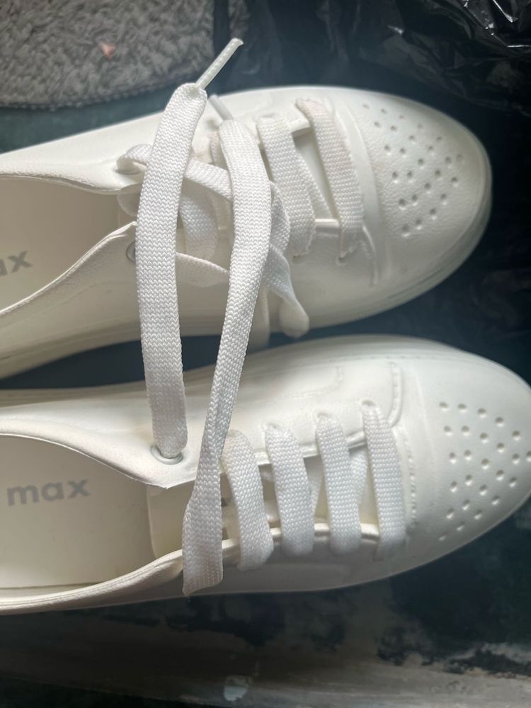 White Casual Sneakers