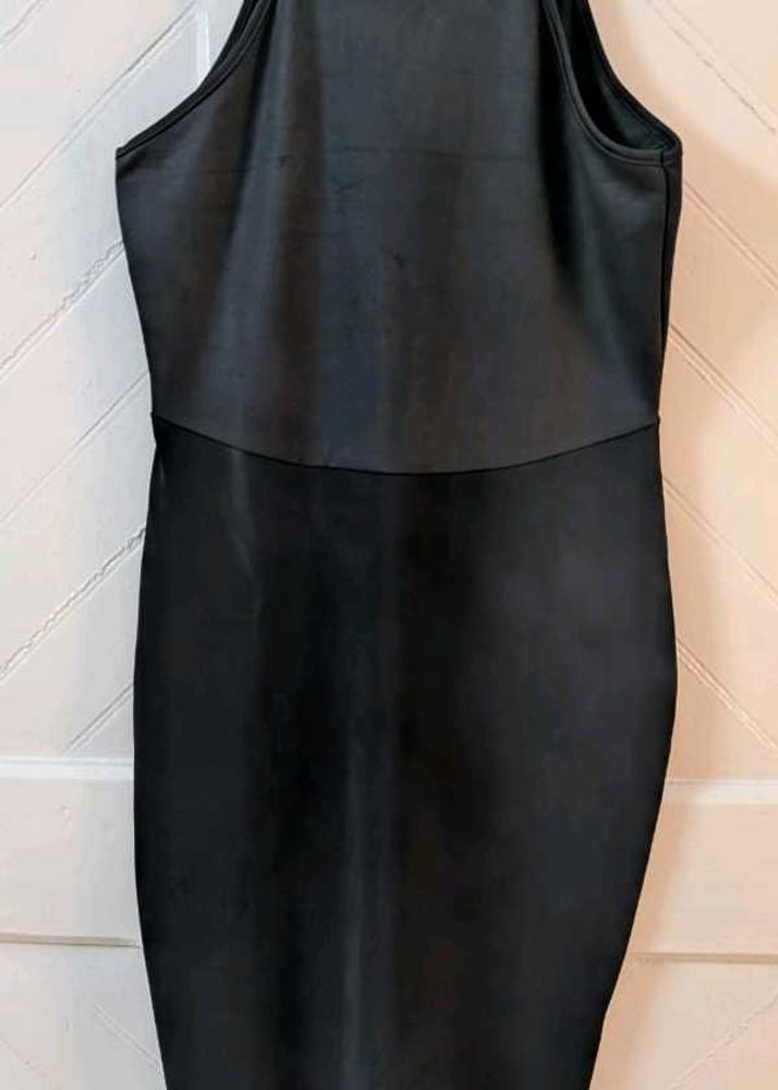 Sleek Black Bodycon Dress