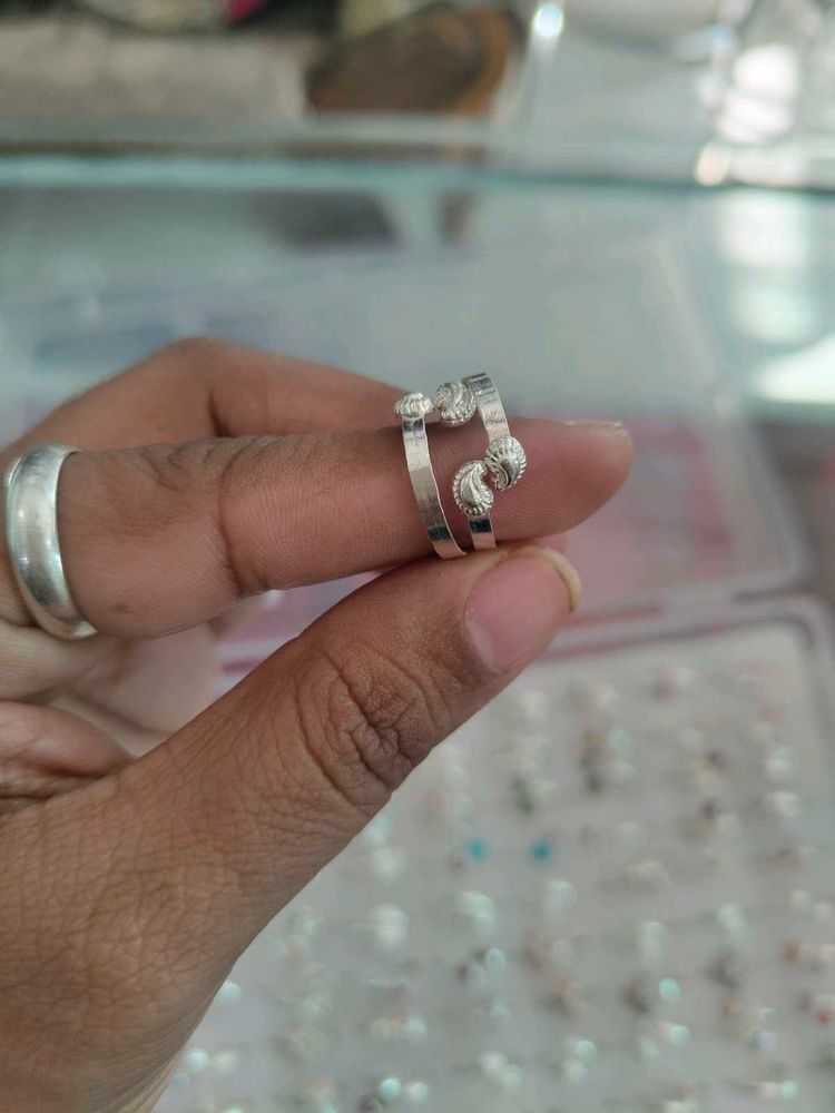 pure  Unique Silver Toe Rin