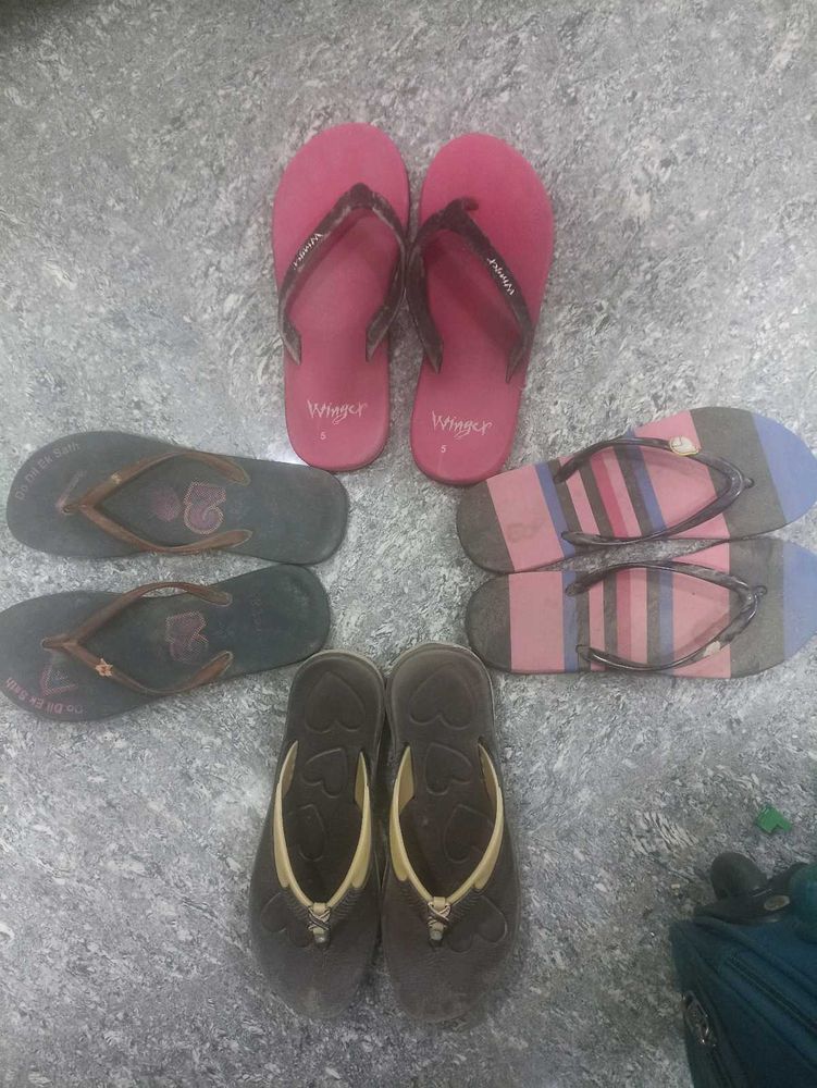 Bathroom slippers (4 pairs)
