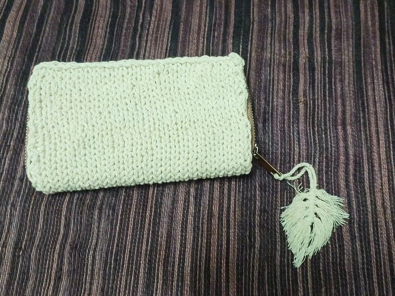 Knitted Walet