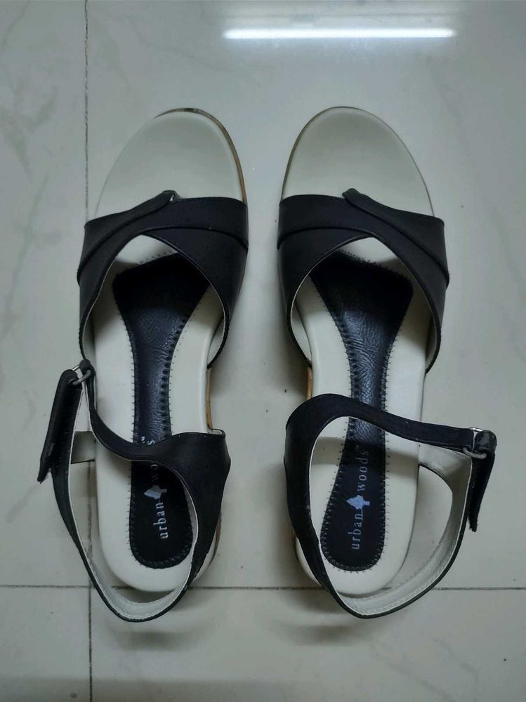Urban Woods Black Strap Heel Sandals