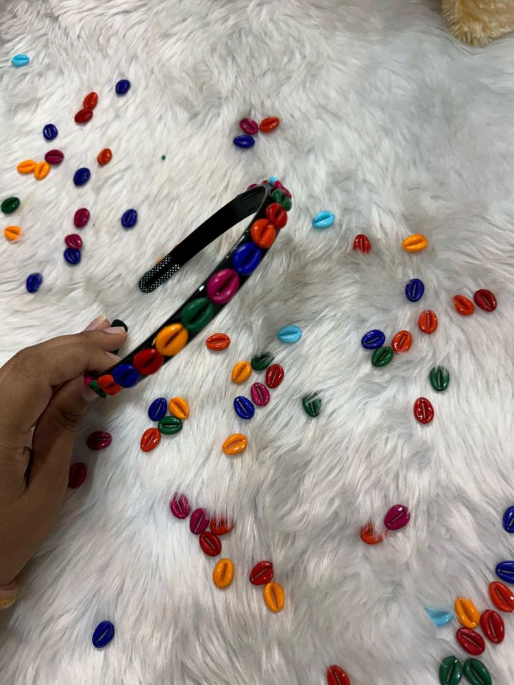 MULTICOLORED BEADED HAIRBAND