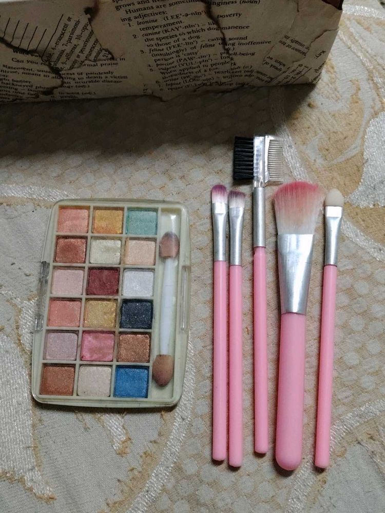Eyeshadow Palette &amp; Brush Set