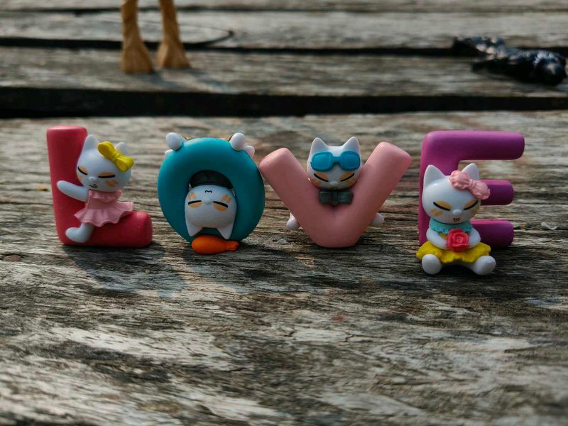 LOVE Cat Figurines