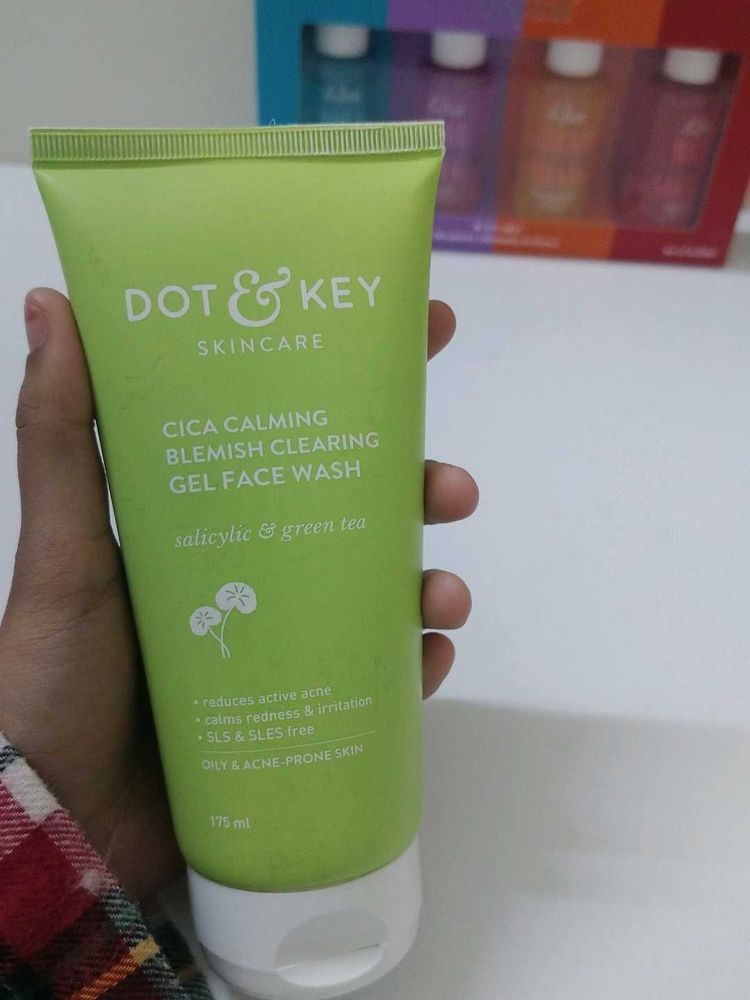 Dot &amp; Key Face Wash