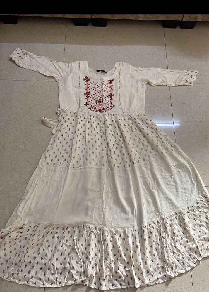 White Embroidered Kurta