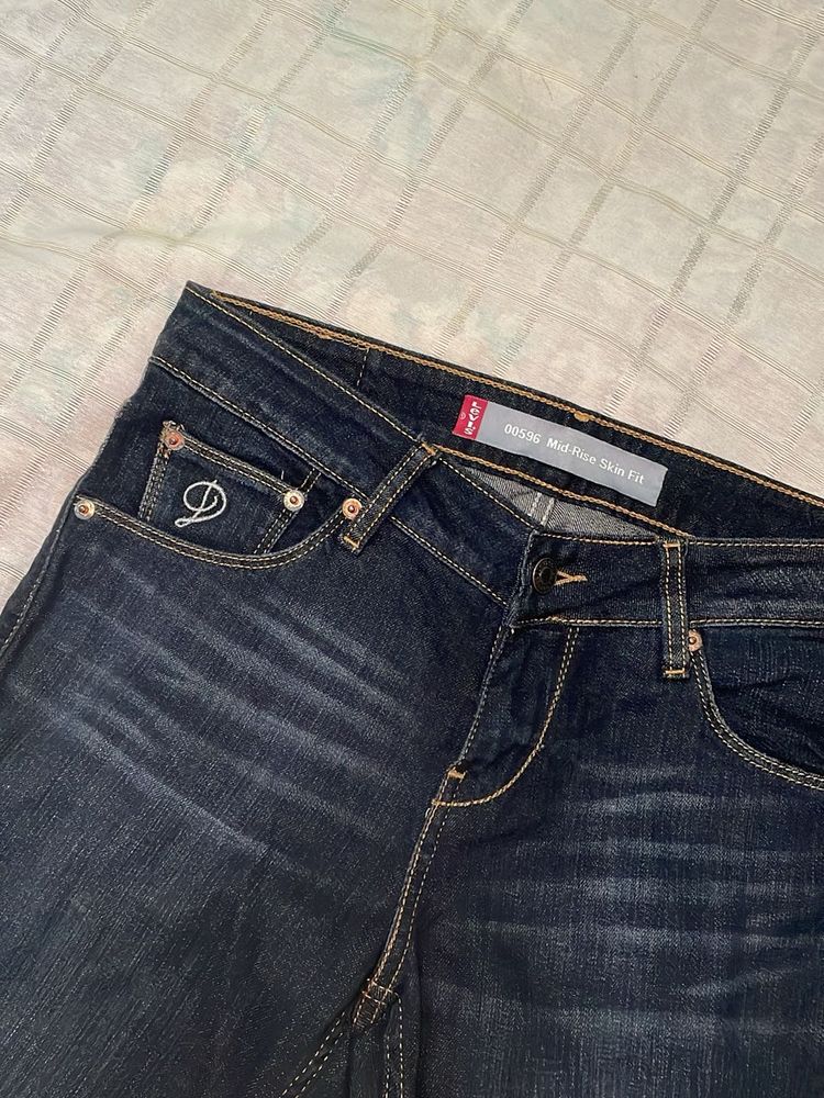 Levi&#39;s 585 Mid Rise Skinny Jeans