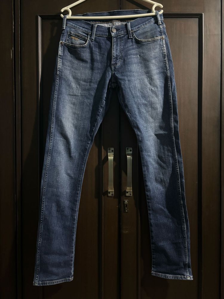 Wrangler Men’s Slim Fit Blue Jeans