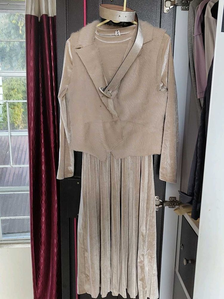 Elegant Beige velvet Dress &amp; fur jacket Set