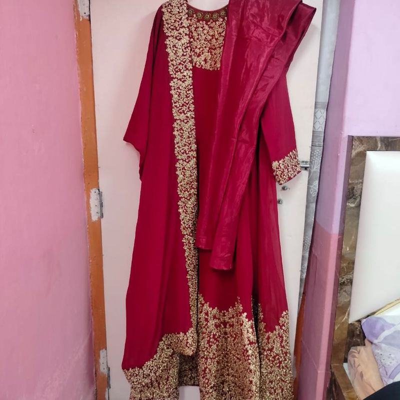 Red &amp; Gold Embroidered Salwar Kameez