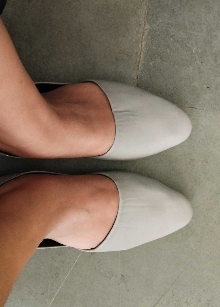 Flat Sandal In Light Grey Color Size 41 Never Wore