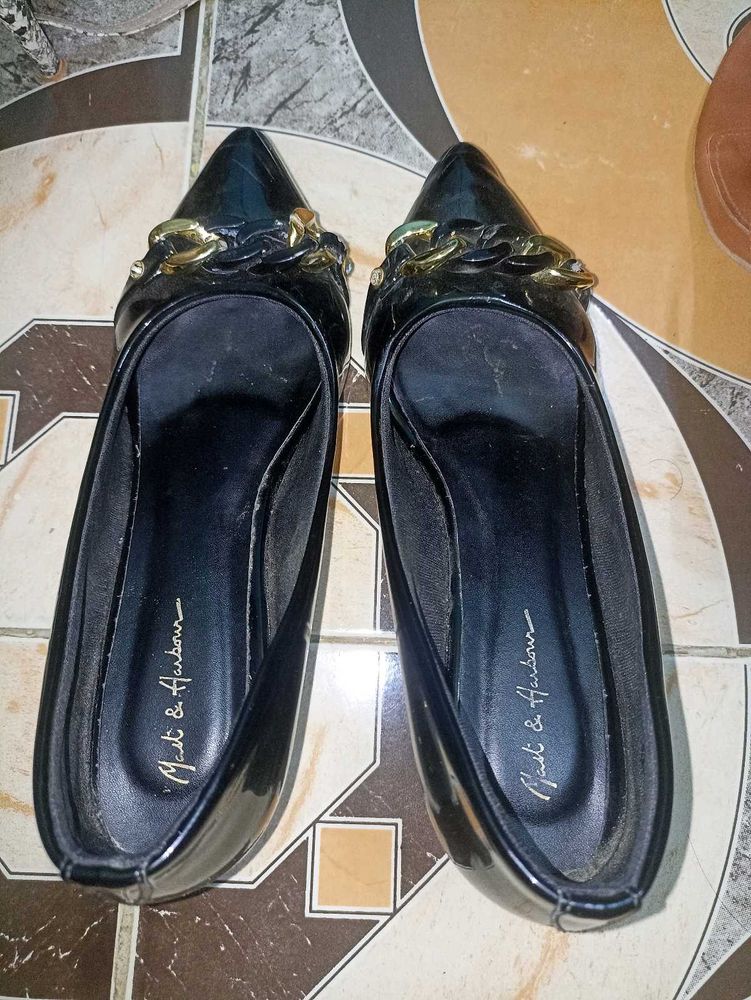 Chic Black Ballerinas