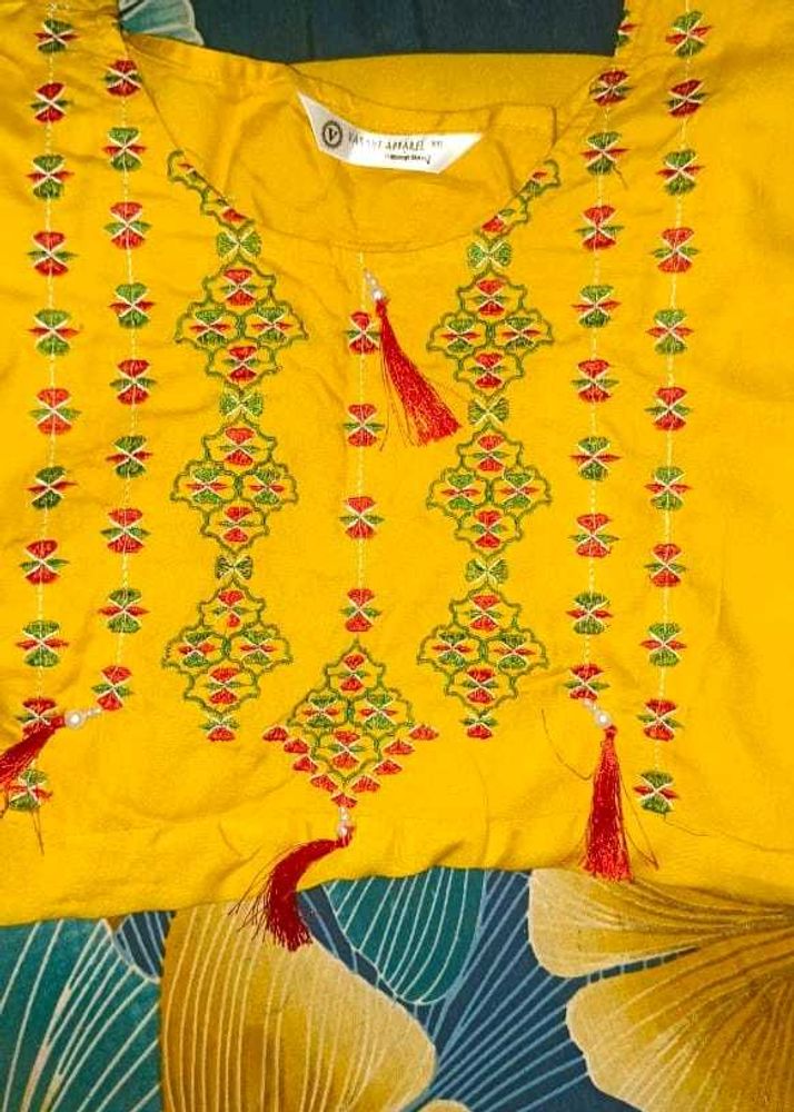 (New) Embroidered Yellow Kurta