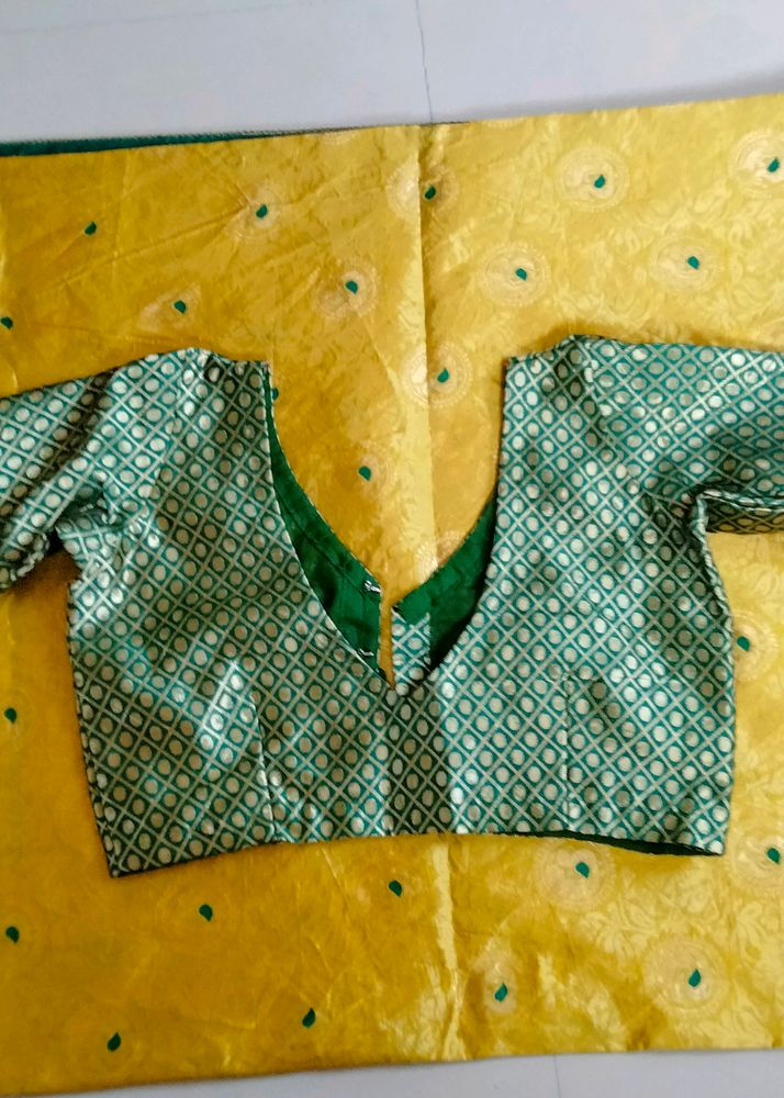 A Beautiful Silk Saree With Readymade Blouse