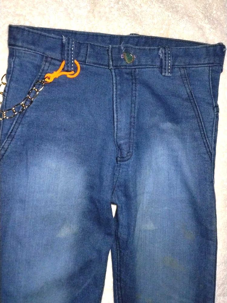 Blue Jeans with Chain Detail