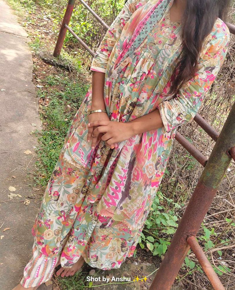 Elegant Floral Kurta Set(( Naira cut suit set ☺️