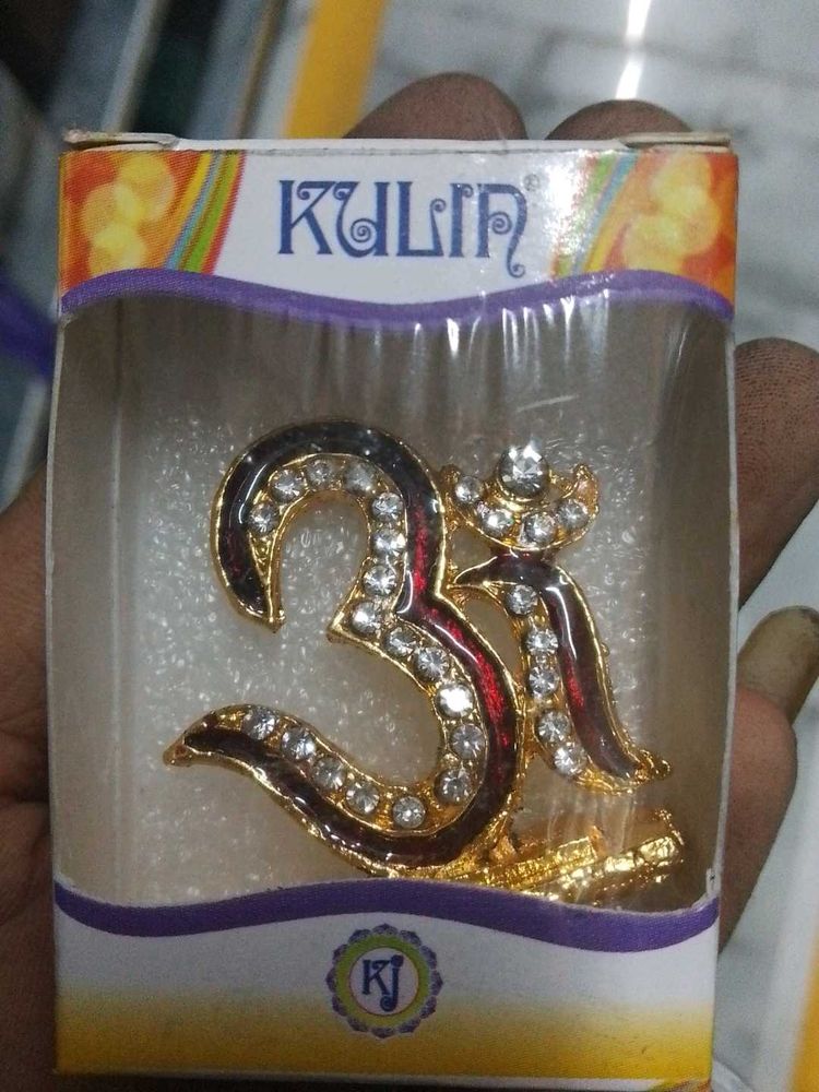 tiyu trendzz stone studded om for car