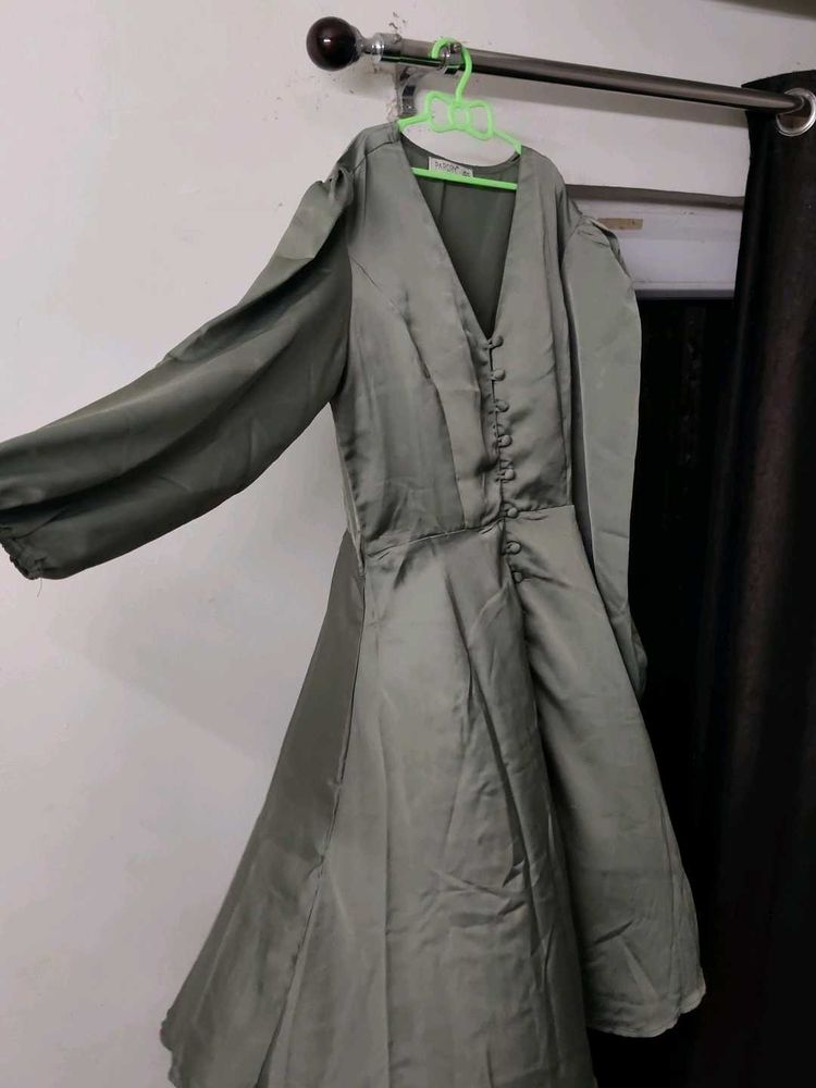 Elegant Green Midi Dress