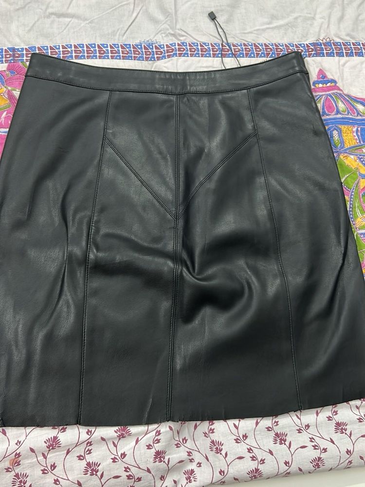 Chic Black Skirt