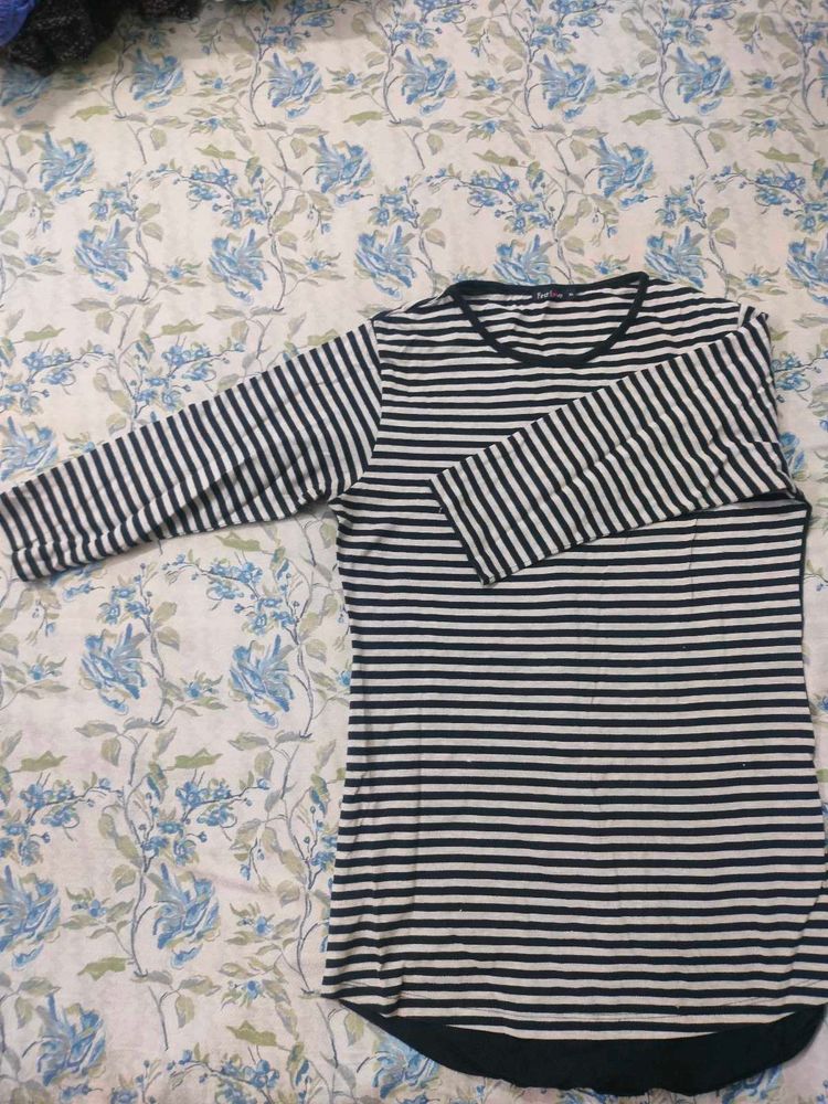 Black &amp; Grey Striped Full T-shirt🤍