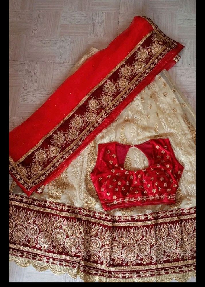 RED &amp; GOLDEN LAHENGA / LACHA