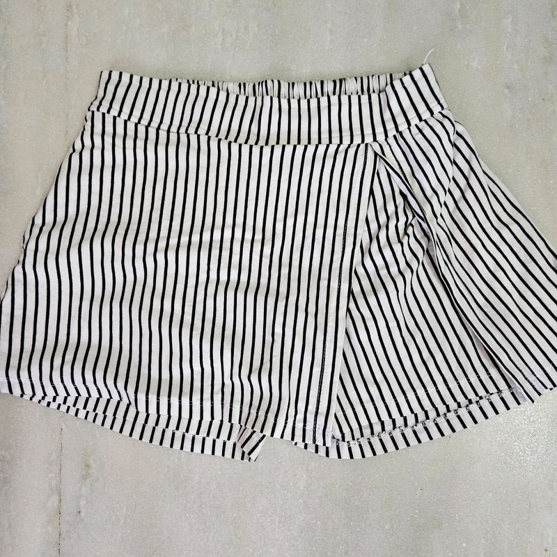 Black And White Stripped Mini Skort#shorts In Form Of Skirt#divided Skirt
