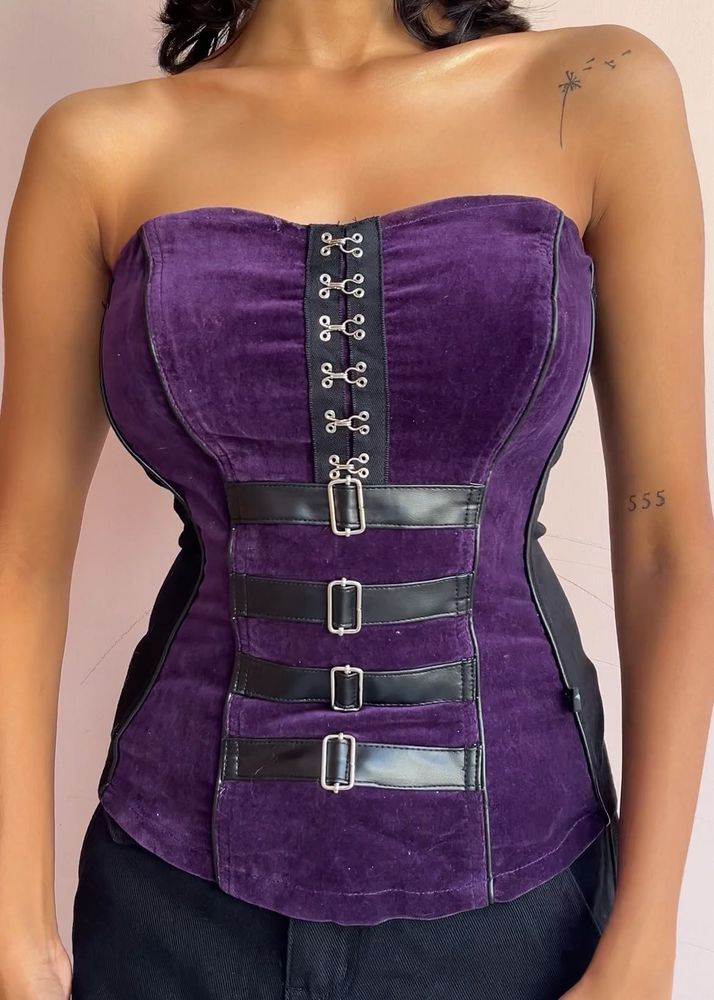 Body sculpting corset ( Rare Thrift Find )
