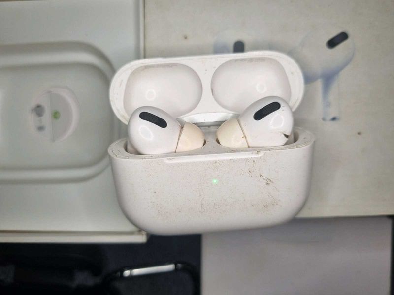 Airpods Pro With Box And Cable